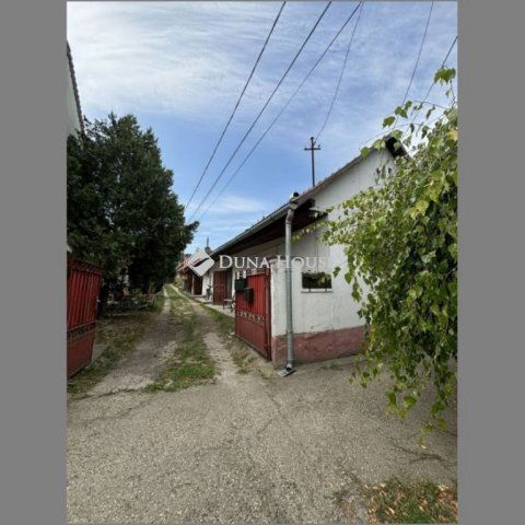 Eladó családi ház, Kisorosziban 41 M Ft, 2 szobás
