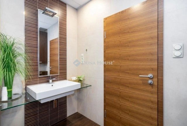 Eladó téglalakás, Budapesten, XIII. kerületben 876.8 M Ft