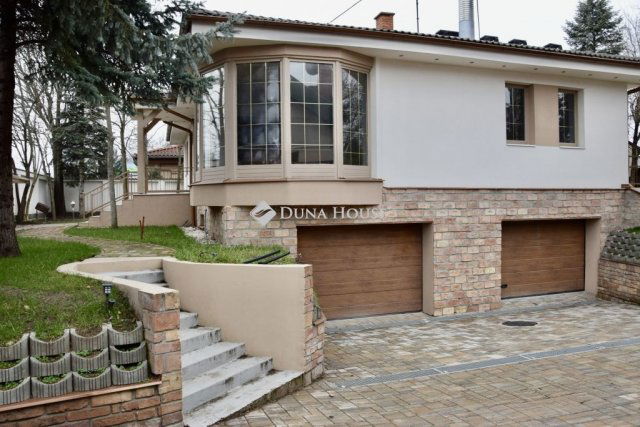 Eladó családi ház, Debrecenben 325 M Ft, 5 szobás