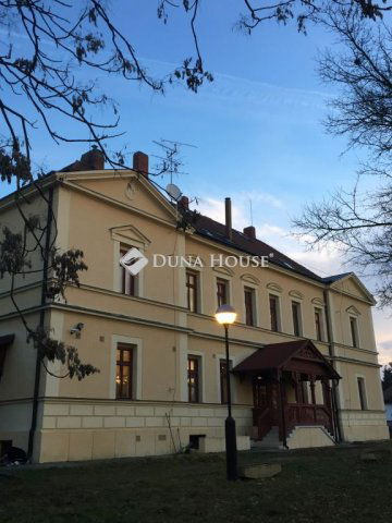Eladó családi ház, Pusztacsaládon 600 M Ft, 1 szobás
