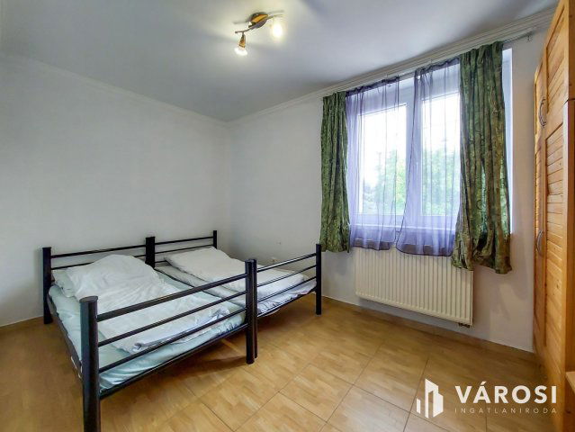 Eladó családi ház, Velencén 160 M Ft, 13+1 szobás