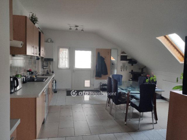 Eladó ikerház, Szigethalmon 89.9 M Ft, 4 szobás