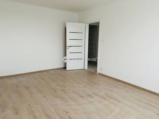 Eladó panellakás, Budapesten, XV. kerületben, Zsókavár utcában