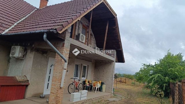 Eladó családi ház, Szentmártonkátán 49.9 M Ft, 4 szobás