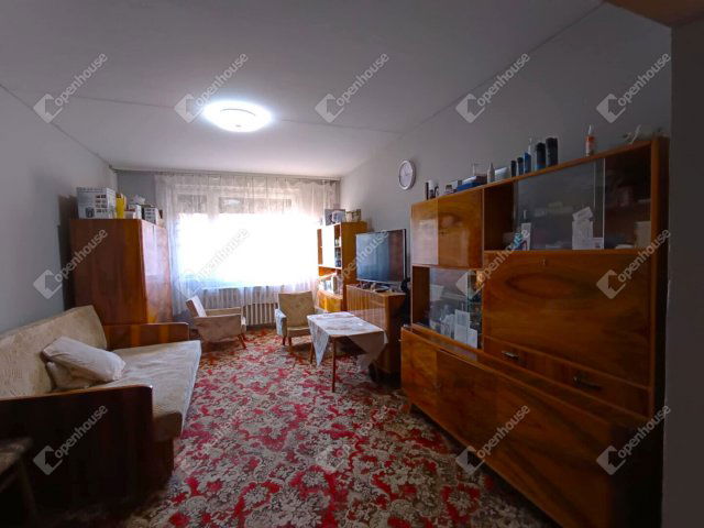 Eladó panellakás, Szegeden 43.99 M Ft, 2 szobás