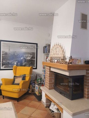 Eladó családi ház, Nagykovácsiban 219 M Ft, 4 szobás