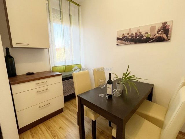 Eladó téglalakás, Szombathelyen 36.5 M Ft, 1 szobás