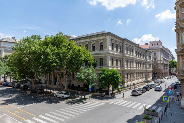 Kiadó téglalakás, albérlet, Budapesten, V. kerületben, 3 szobás
