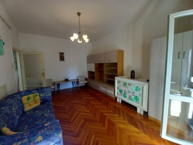 Kiadó téglalakás, albérlet, Pécsett, Bánki Donát úton