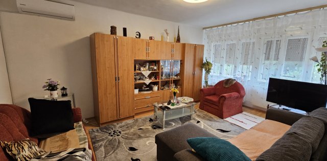 Eladó családi ház, Pécsett 64.99 M Ft, 3 szobás