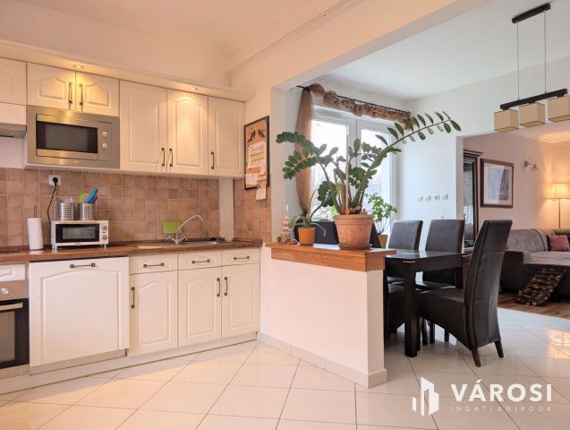 Eladó családi ház, Békéscsabán 81.9 M Ft, 5+1 szobás