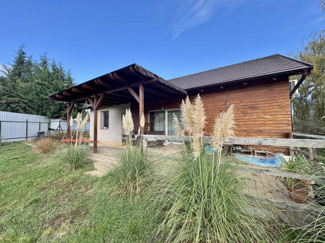 Eladó családi ház, Valkón 65 M Ft, 3 szobás