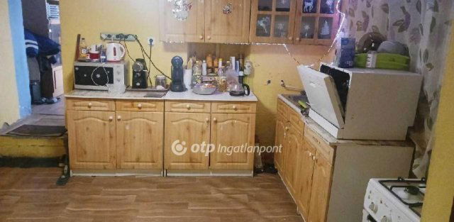 Eladó családi ház, Tiszaföldváron 8 M Ft, 3+1 szobás