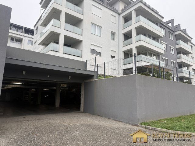 Eladó garázs, Miskolcon, Knézich Károly utcában 7.9 M Ft