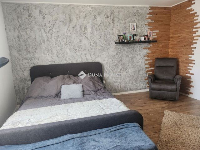 Eladó családi ház, Várpalotán 63.5 M Ft, 2 szobás