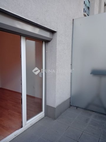 Eladó téglalakás, Budapesten, VIII. kerületben 78 M Ft, 1 szobás