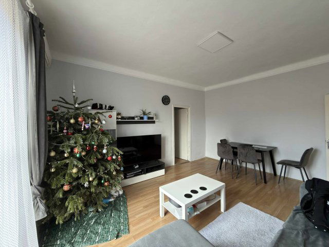 Eladó téglalakás, Komlón 21 M Ft, 2 szobás