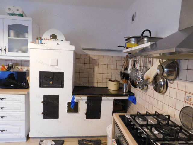 Eladó családi ház, Hévízen 189 M Ft, 5+3 szobás