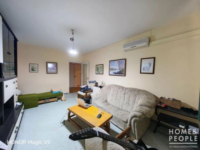 Eladó téglalakás, Szegeden 54.99 M Ft, 1+2 szobás