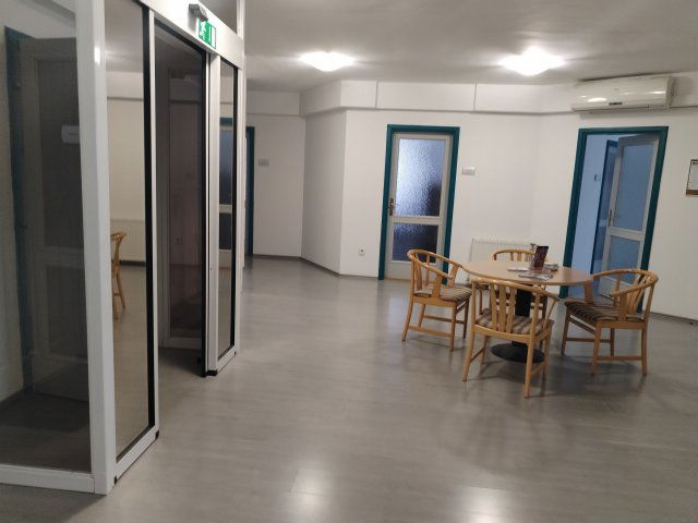 Kiadó iroda, Győrött 108 E Ft / hó, 8 szobás