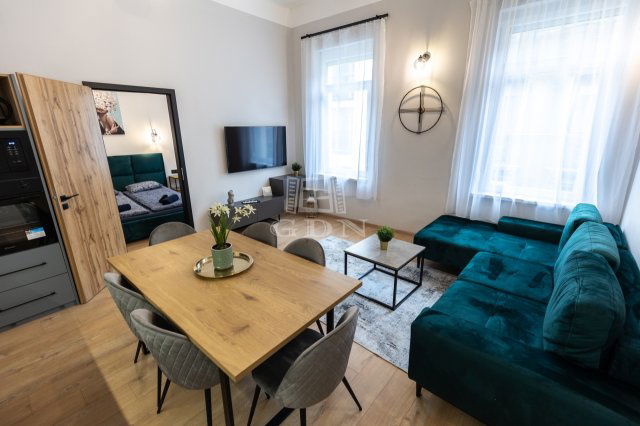 Eladó téglalakás, Budapesten, VI. kerületben 65 M Ft, 3 szobás
