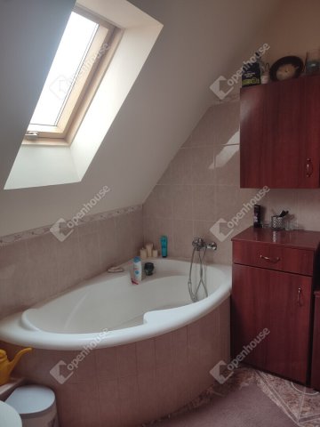 Kiadó családi ház, albérlet, Naszályon 700 E Ft / hó, 5 szobás