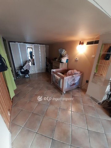 Eladó téglalakás, Gödöllőn 49 M Ft, 2 szobás