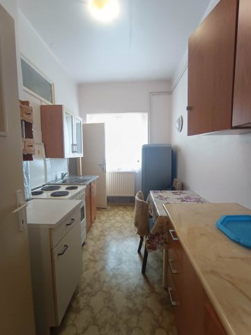 Eladó téglalakás, Oroszlányban 27 M Ft, 2 szobás