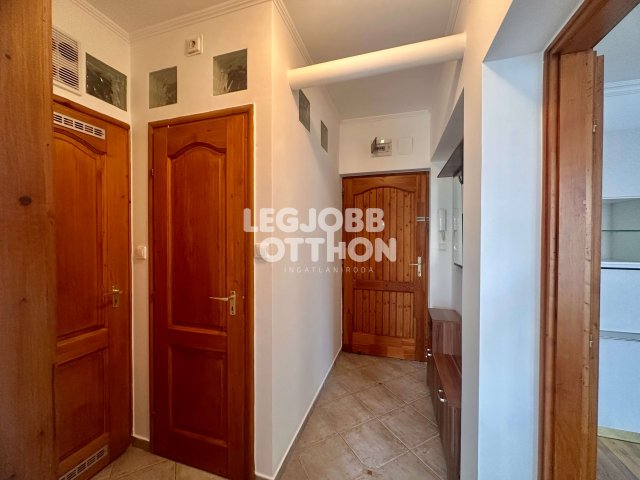 Kiadó téglalakás, albérlet, Cegléden 180 E Ft / hó, 1 szobás