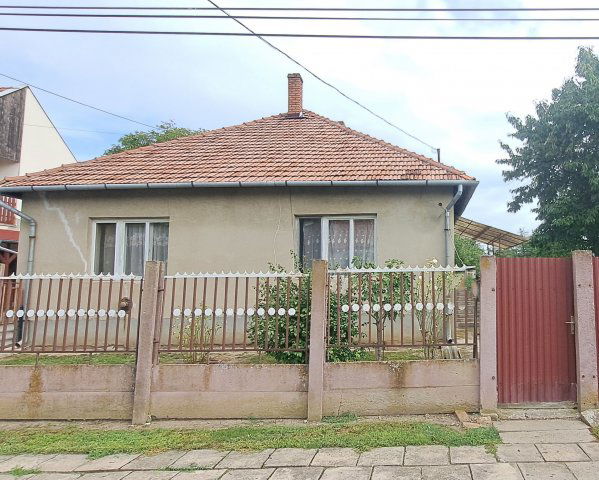 Eladó családi ház, Gyulán, Görbe utcában 35.9 M Ft, 3 szobás