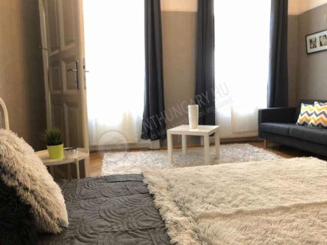 Kiadó téglalakás, albérlet, VI. kerületben, Szondi utcában