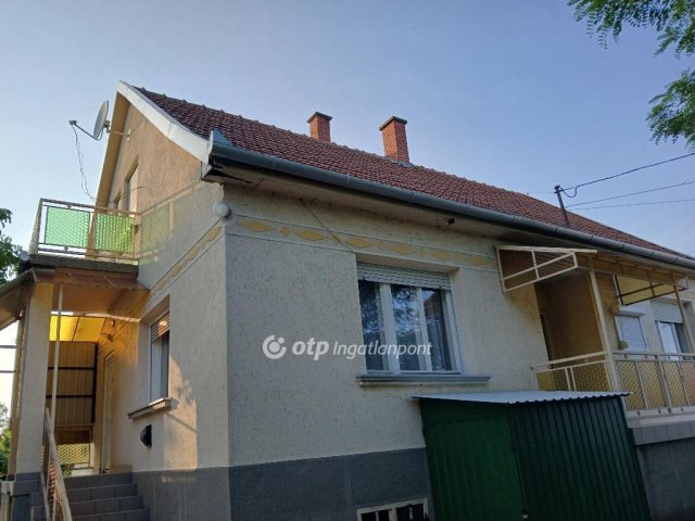 Eladó családi ház, Adácson 35 M Ft, 3 szobás