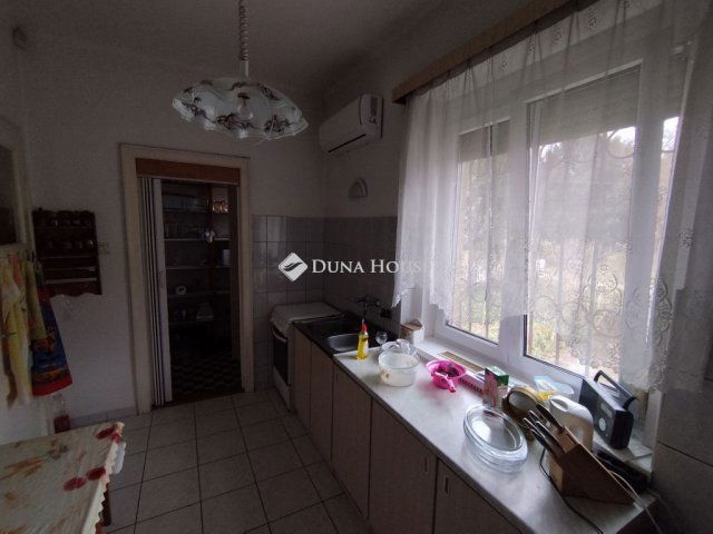 Eladó ikerház, Almásfüzitőn 49.99 M Ft, 4 szobás