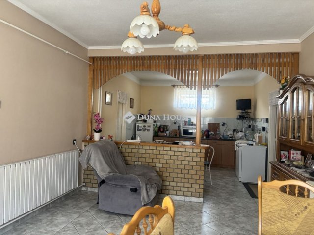 Eladó családi ház, Jászberényben 85 M Ft, 4 szobás