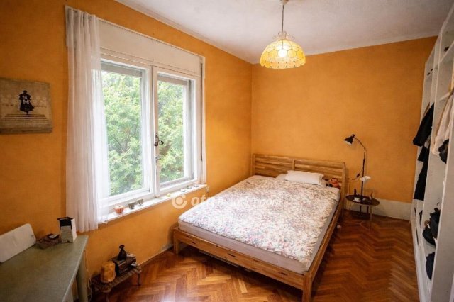 Eladó családi ház, Egerben 42.7 M Ft, 2 szobás