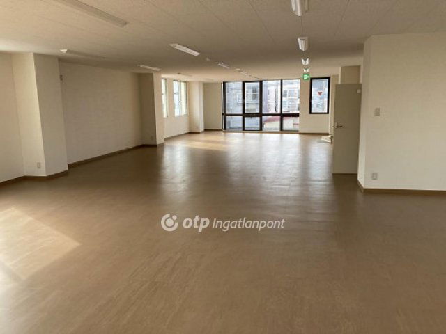 Eladó üzlethelyiség, Nyíregyházán 246.187 M Ft