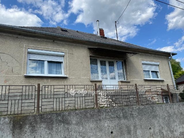 Eladó családi ház, Bakonycsernyén 43.9 M Ft, 3 szobás