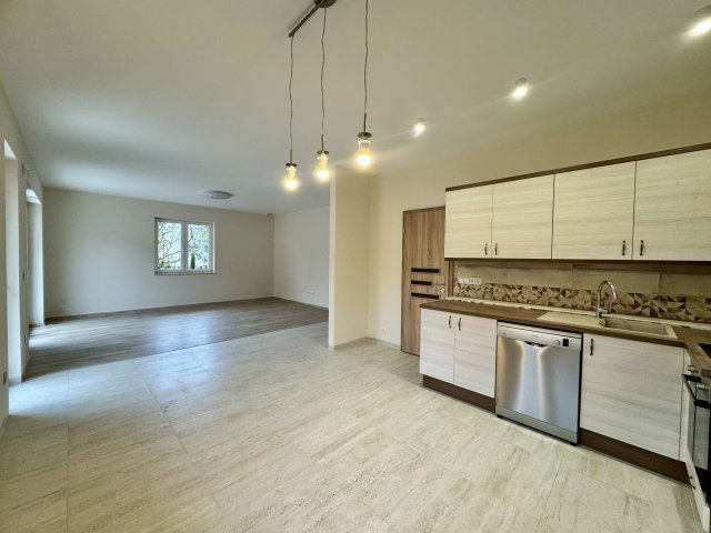 Eladó családi ház, Budapesten, XVI. kerületben 238 M Ft