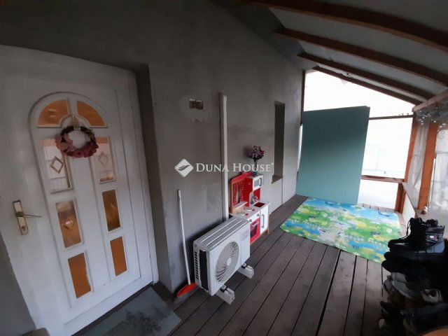 Eladó családi ház, Téten 26.9 M Ft, 3 szobás