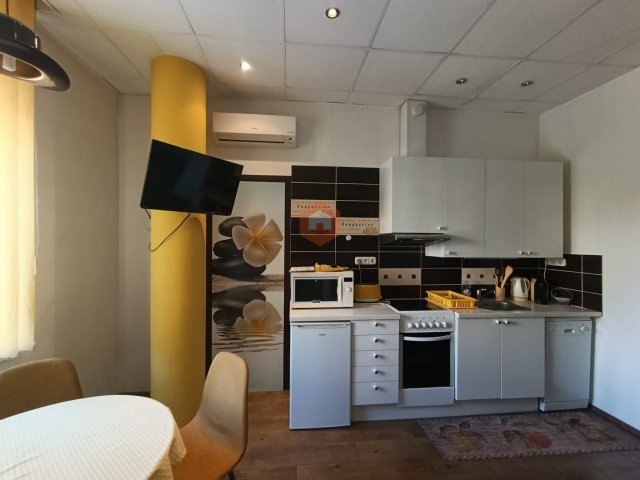 Kiadó téglalakás, albérlet, Pécsett 165 E Ft / hó, 2 szobás
