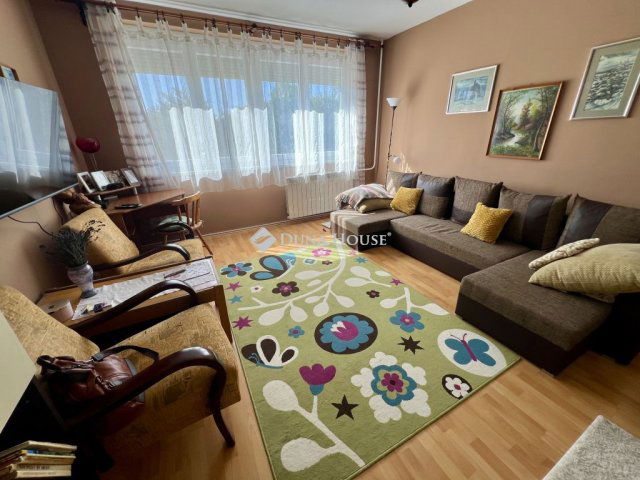 Eladó panellakás, Pécsett, Eszék utcában 52 M Ft, 2 szobás