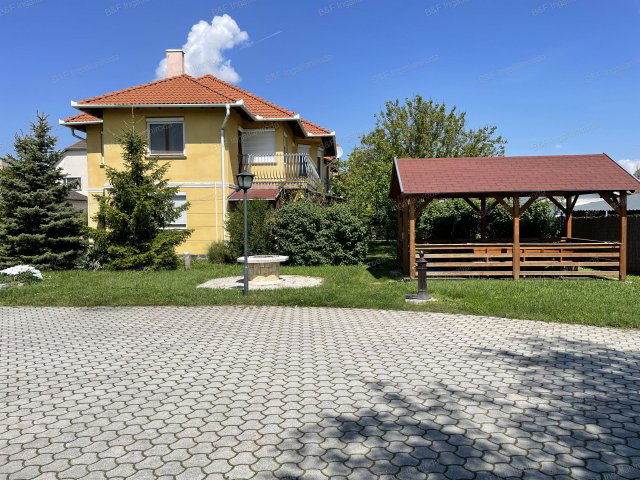 Eladó téglalakás, Hajdúszoboszlón 57.9 M Ft, 3+1 szobás