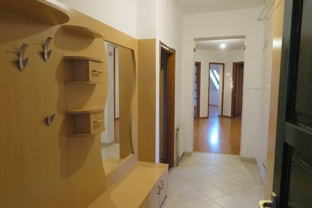 Eladó téglalakás, Egerben, Kertész utcában 92 M Ft, 3+1 szobás