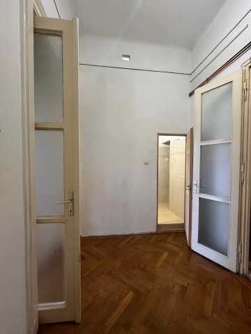 Eladó téglalakás, Budapesten, VI. kerületben 79.9 M Ft, 1 szobás