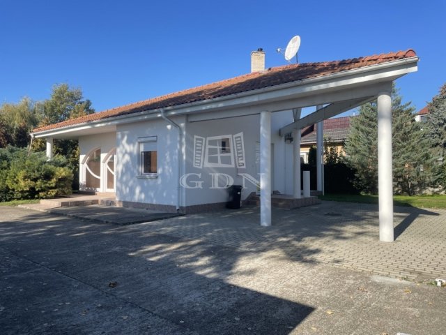 Kiadó családi ház, albérlet, Székesfehérvárott 280 E Ft / hó