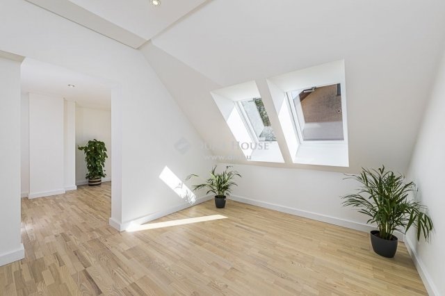 Eladó családi ház, Csobánkán 350 M Ft, 7 szobás