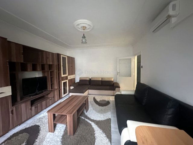 Eladó téglalakás, Nyíregyházán, Bessenyei téren 34.9 M Ft