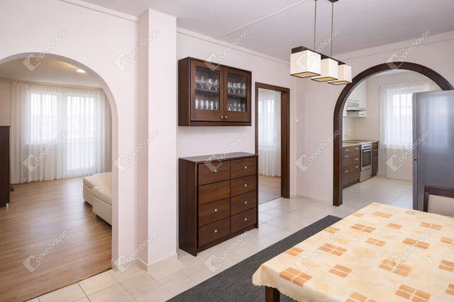 Eladó panellakás, Szegeden 66.9 M Ft, 4 szobás