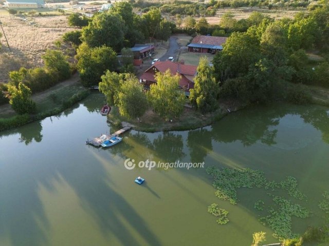 Eladó nyaraló, Bakonyán 300 M Ft, 5 szobás