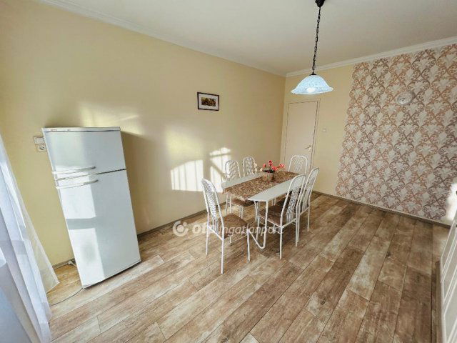 Eladó sorház, Debrecenben 119.5 M Ft, 1+4 szobás